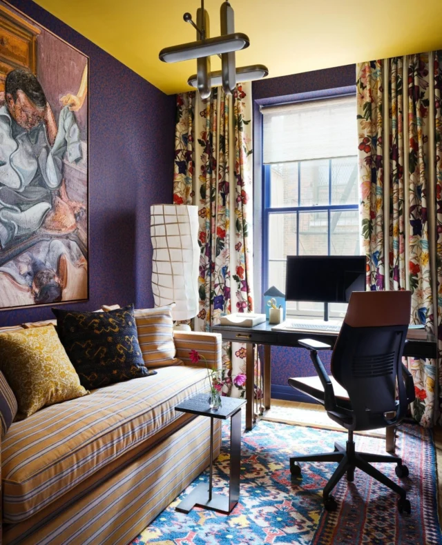 A jewel box of color and contrast ✨⁠
This vibrant home office balances deep indigo walls with a sunshine-yellow ceiling and exuberant floral drapery. The striped sofa and patterned rug bring unexpected harmony to a space that’s both joyful and highly functional. Proof that productivity and personality can coexist beautifully.
