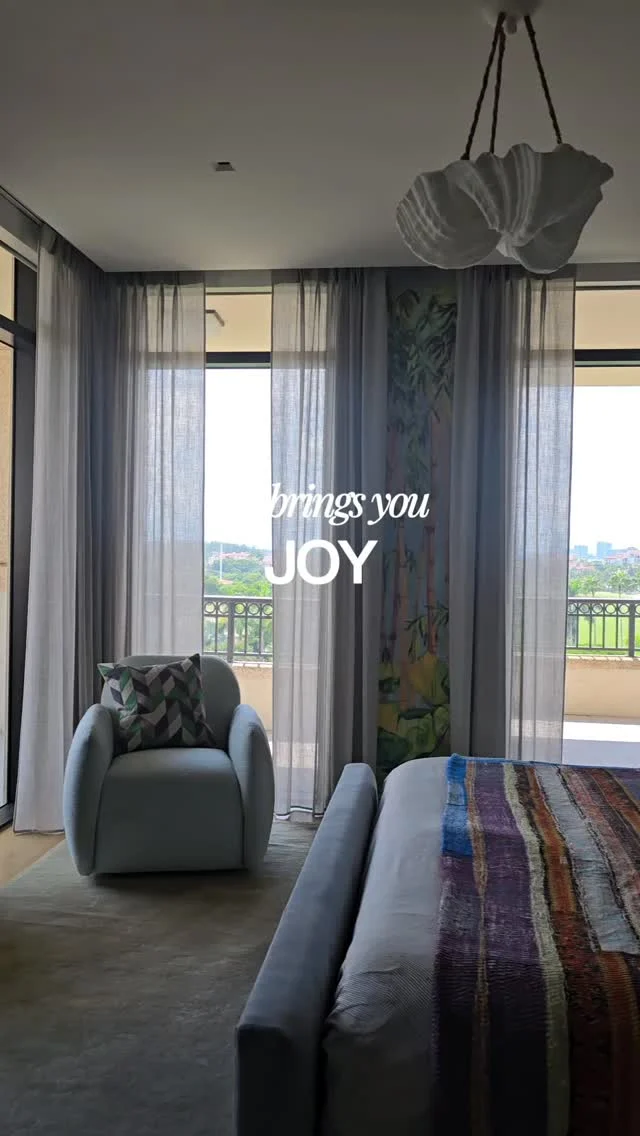 A guest bedroom at Fisher Island 🌴 moody, transportive, and unapologetically expressive. More boutique hotel fantasy than quiet retreat. Layered pattern, saturated color, and immersive detail from every angle. ✨
#fisheriisland #LuxuryInteriors #MiamiDesign #ArchitecturalDigest #ColorfulLuxury